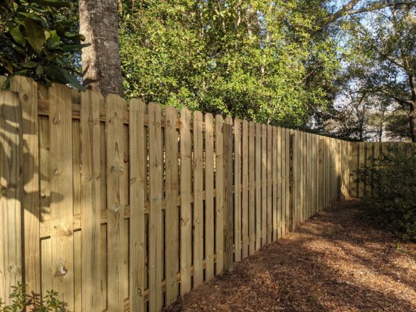 Shadowbox wood privacy fence