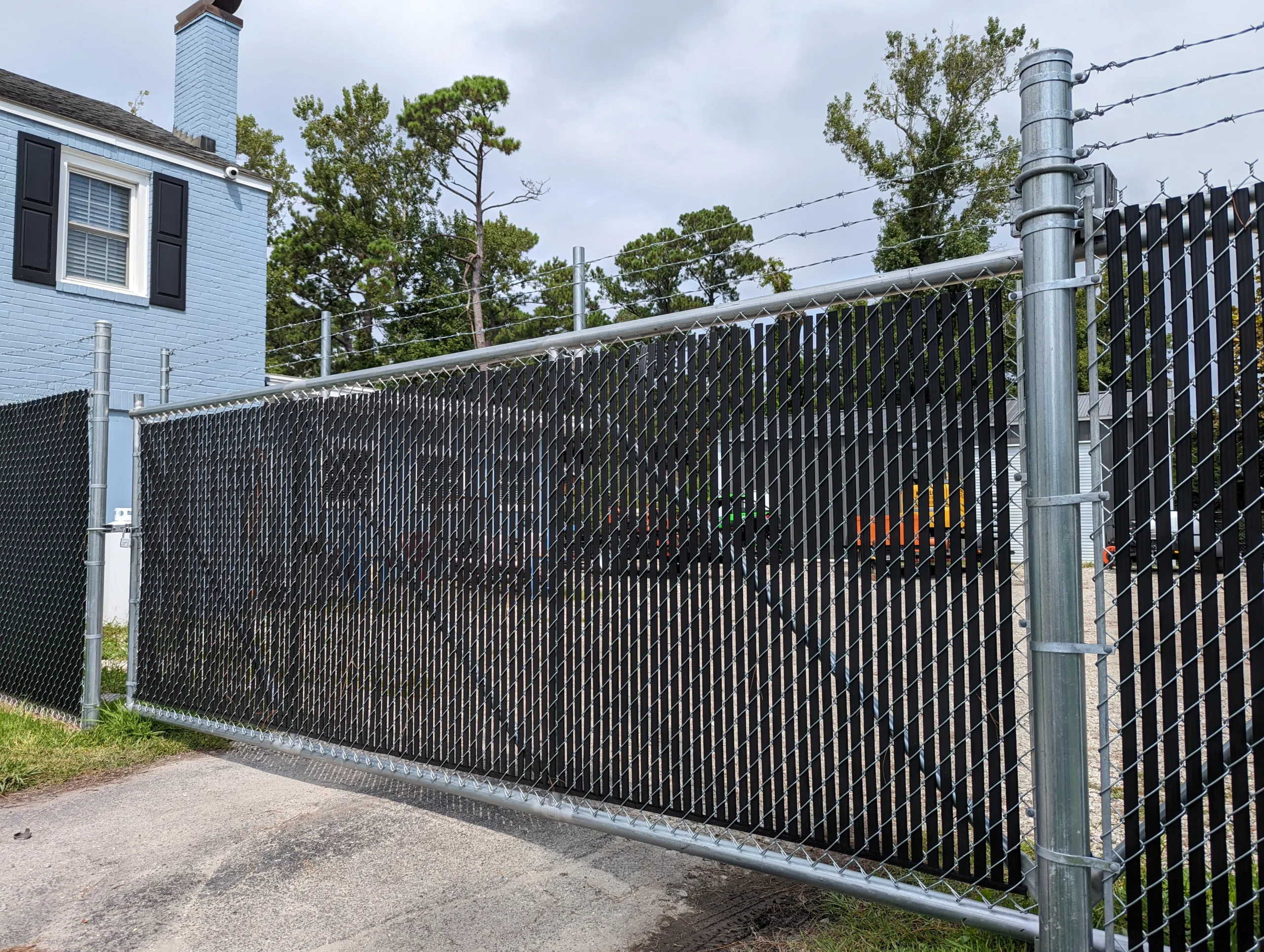 Chain link fence with semi-privacy slats